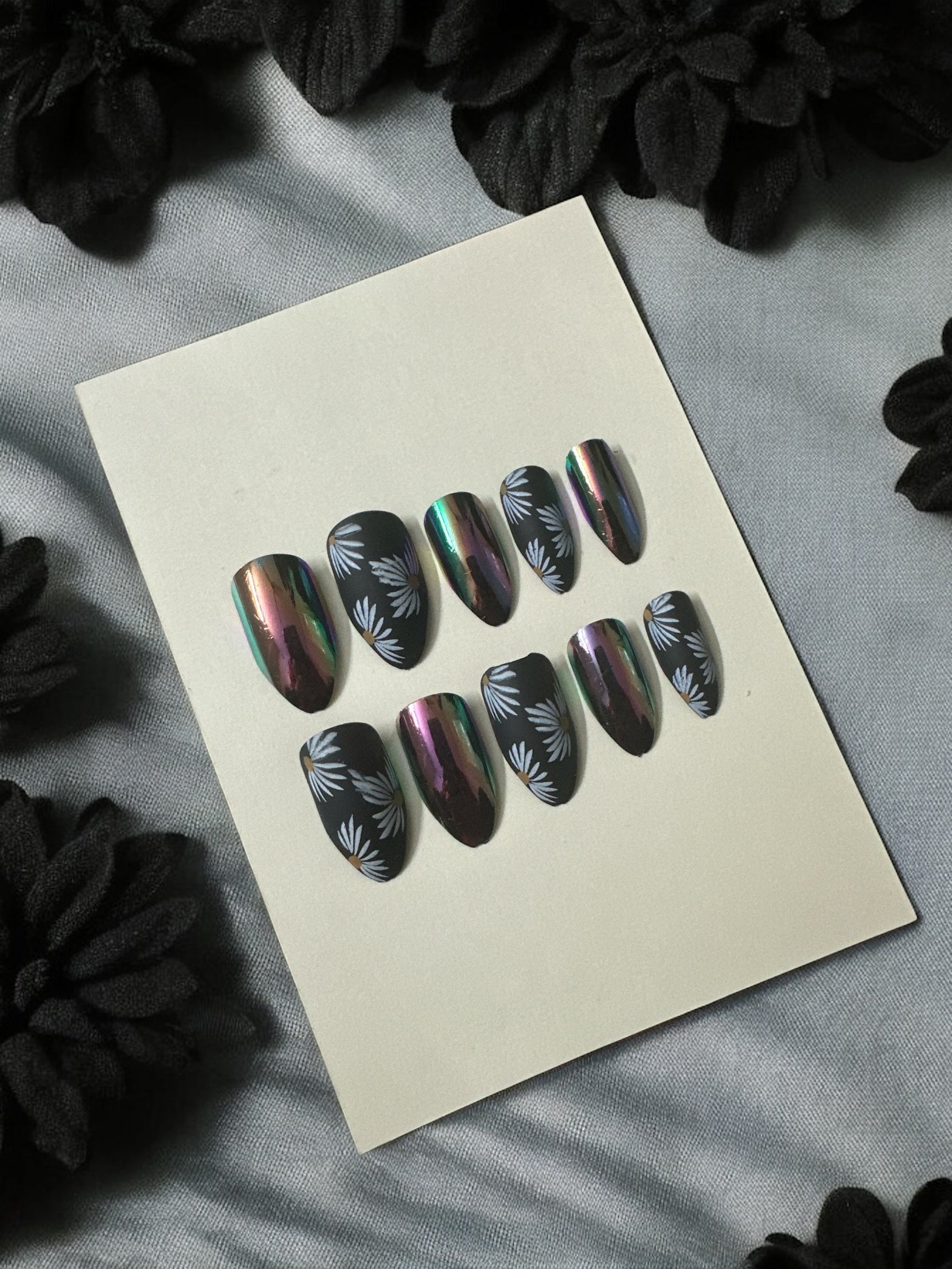 Black Daffodil Nails Set-Emberil