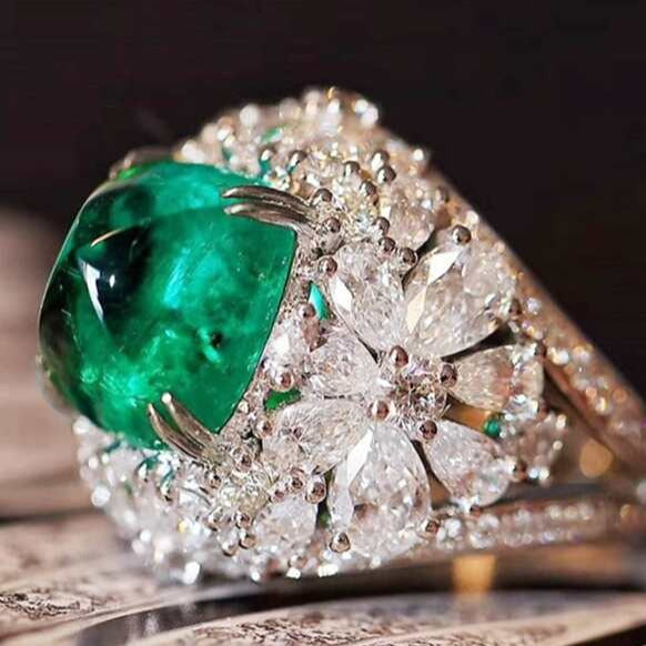 Dazzling Emerald Ring-Emberil