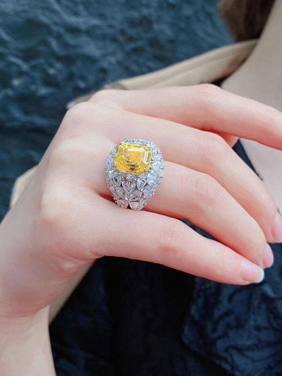 Sunlight Luxurious Ring-Emberil