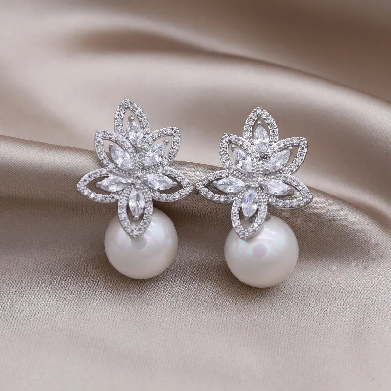 Sparkling Flower Pearl Studs-Emberil