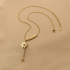 Daisy Gold Neckline