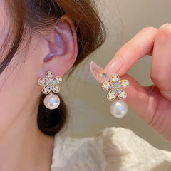 Mini Pearls Flower Studs-Emberil