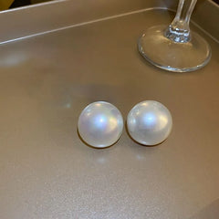 Breeze of Ocean Round Pearl Studs - Emberil