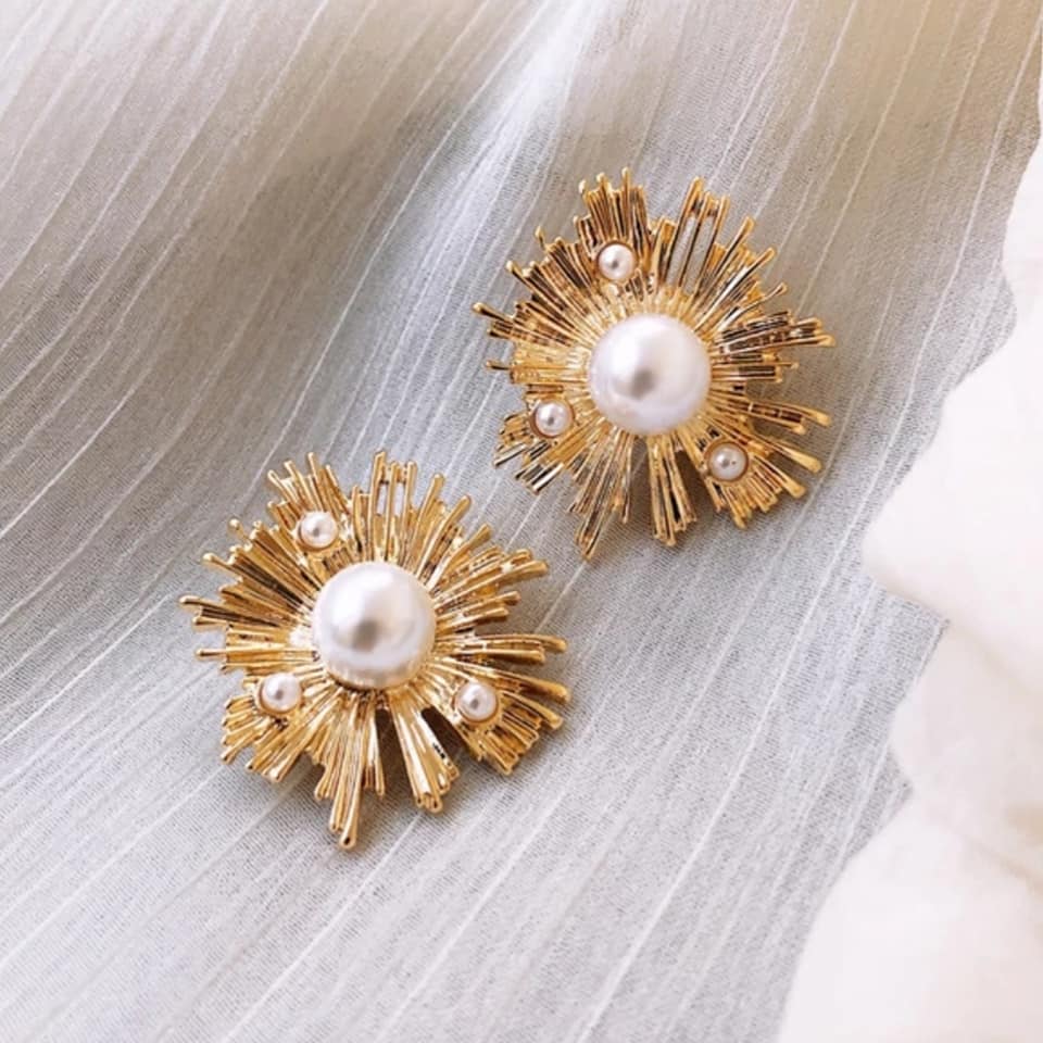 Golden Sparkle Bloom Stud Earrings - Emberil