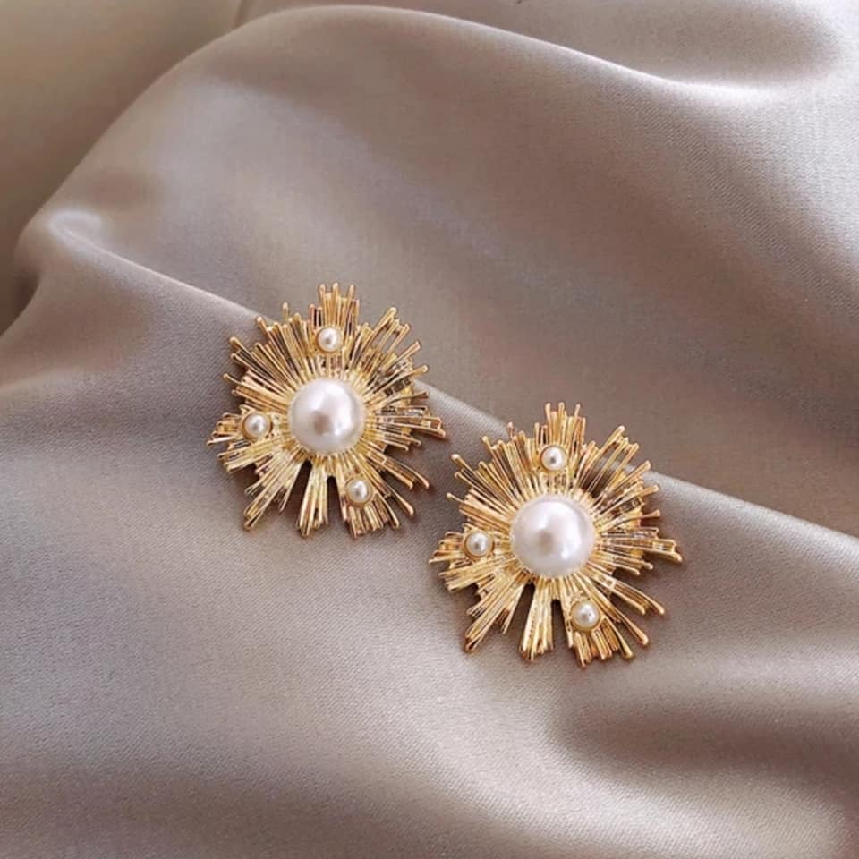 Golden Sparkle Bloom Stud Earrings - Emberil