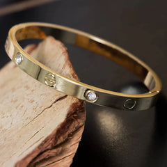 Gold Love Bracelet - Emberil