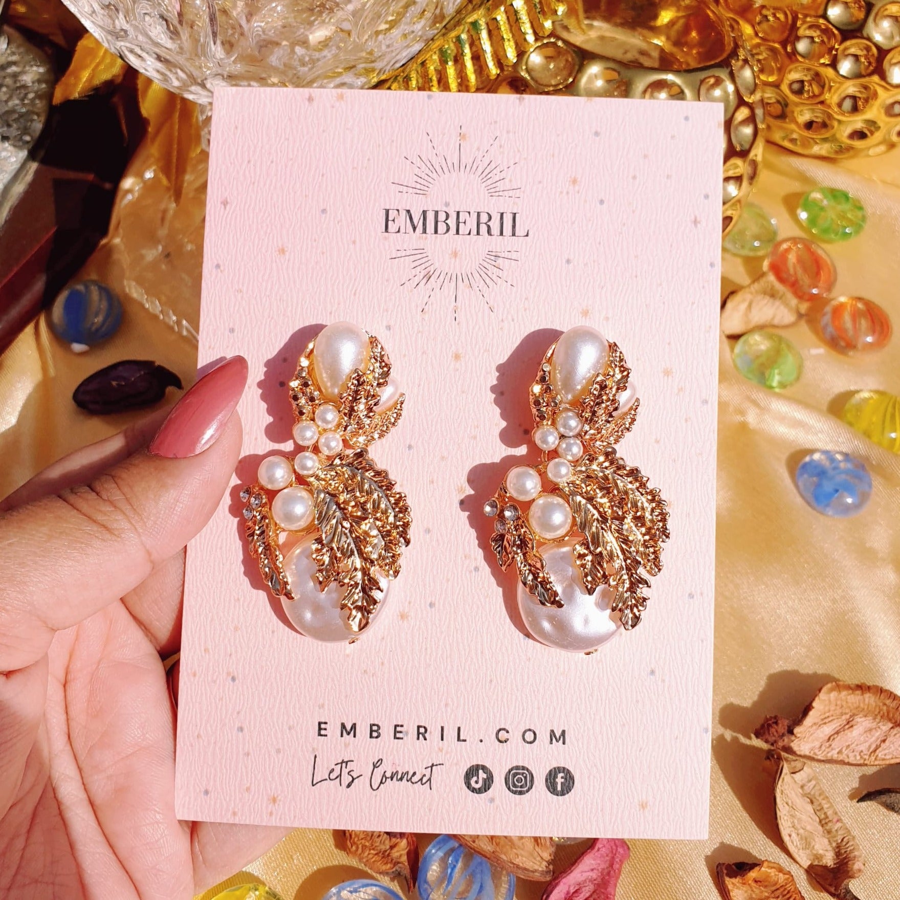 Aesthetic Mother Pearl Earrings - Emberil