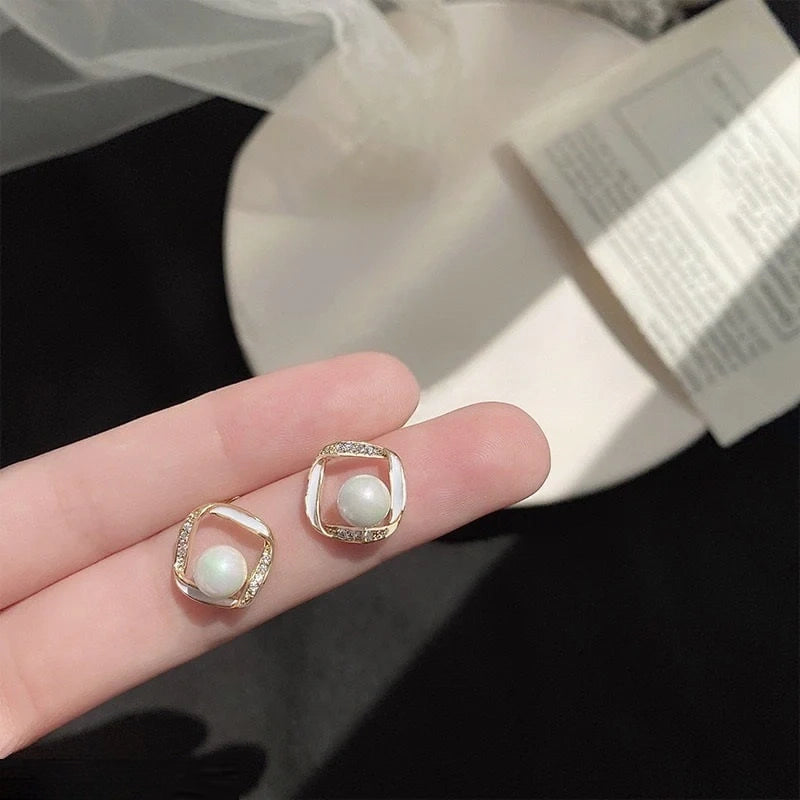 Pearl Square Twisted Stud Earrings S925 - Emberil