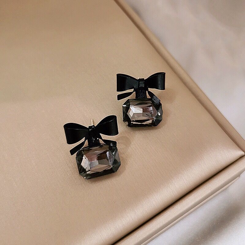 Crystal Bow Black Stud Earrings - Emberil