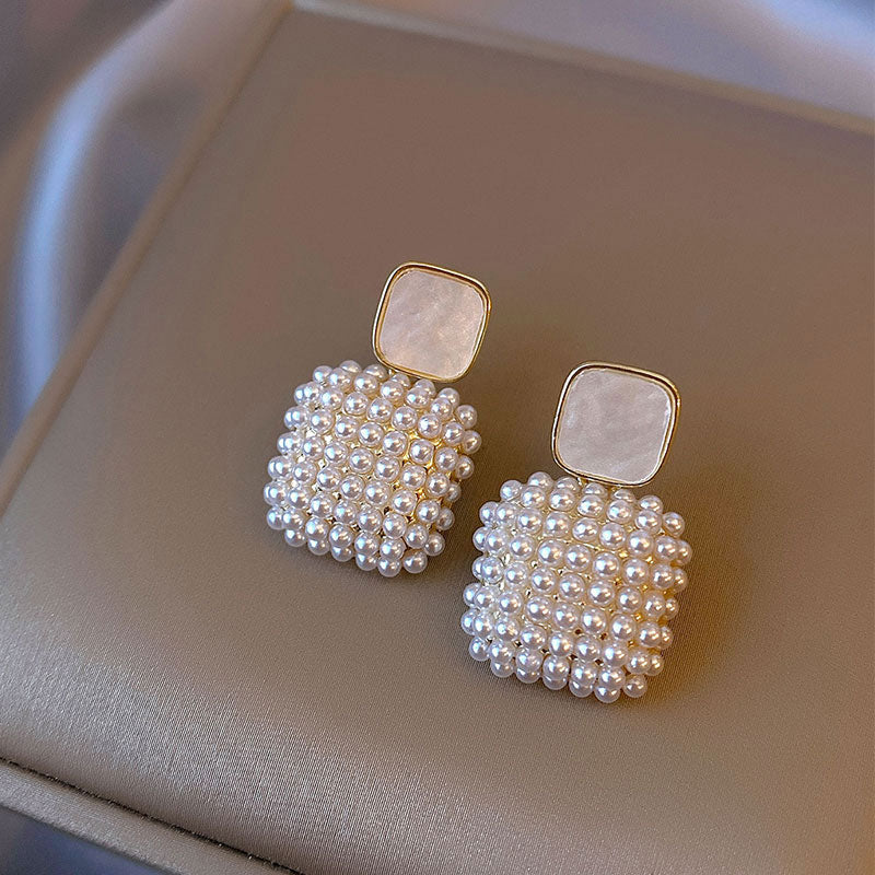 Temperament White Pearl Square Earrings - Emberil