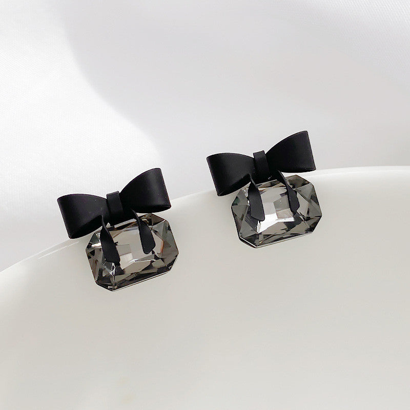 Crystal Bow Black Stud Earrings - Emberil