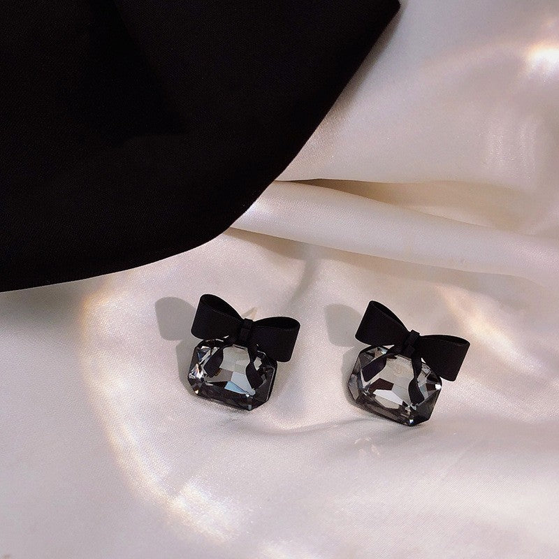 Crystal Bow Black Stud Earrings - Emberil