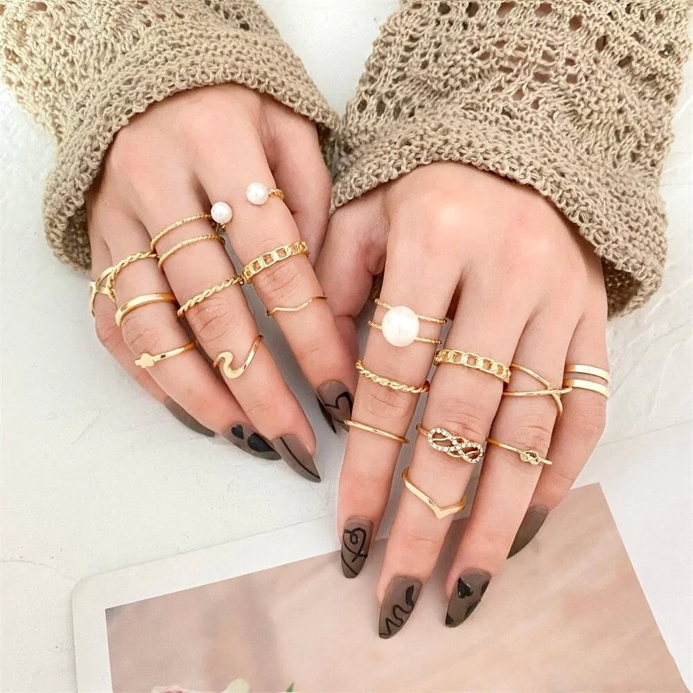 19 Pcs Bohemian Golden Pearl Punk Ring Set - Emberil