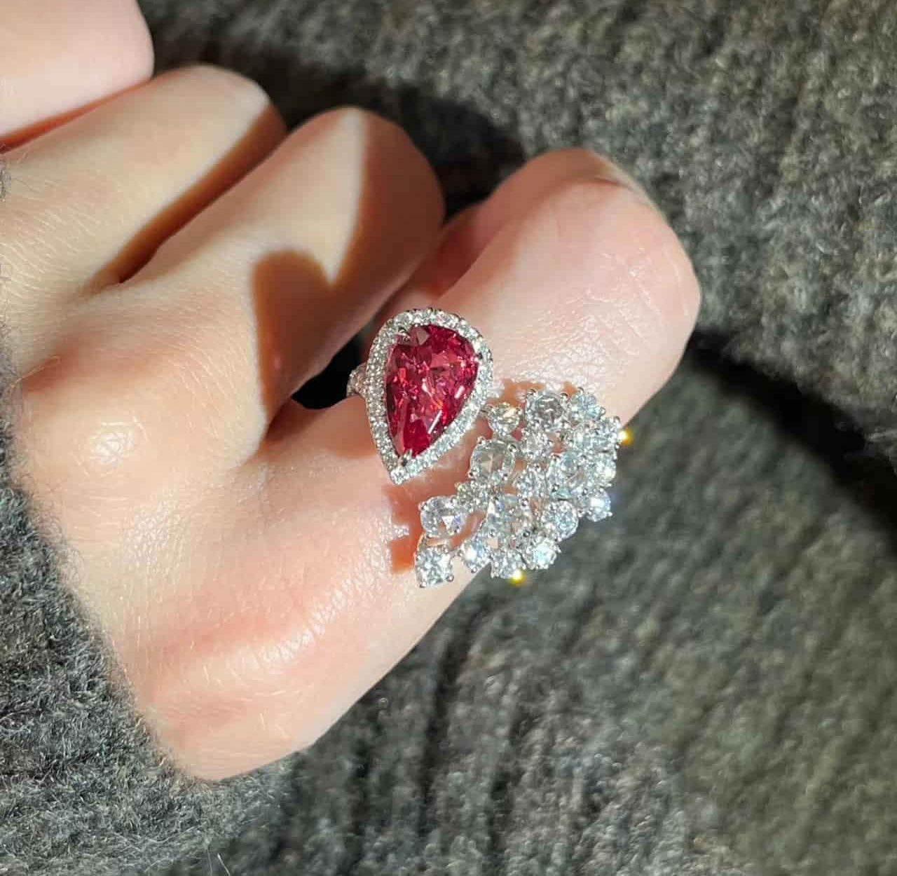 Ruby Red Tear Leaf S925 Ring - Emberil