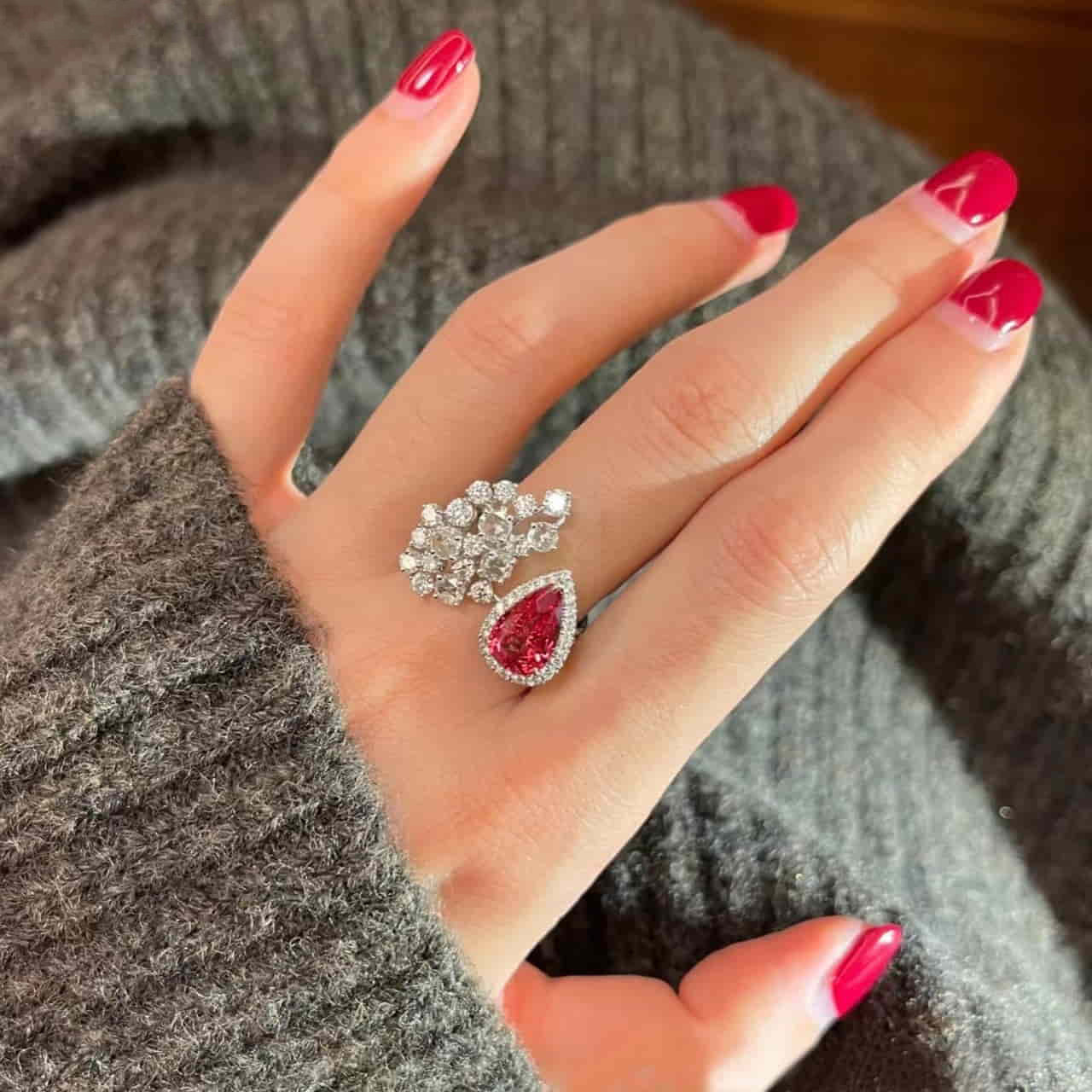 Ruby Red Tear Leaf S925 Ring - Emberil