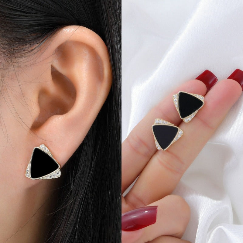 Black Triangle Earrings - Emberil