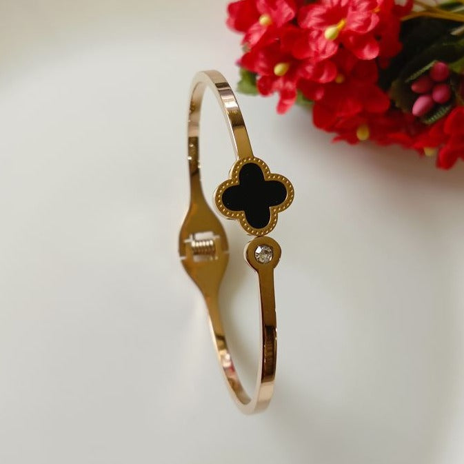 Golden Elegant Clover Bracelet - Emberil