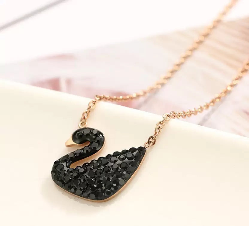 Black Swan Necklace - Emberil