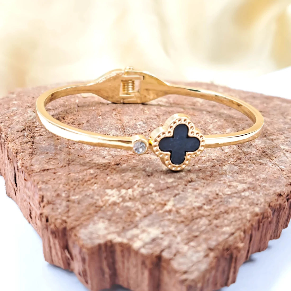 Golden Elegant Clover Bracelet - Emberil