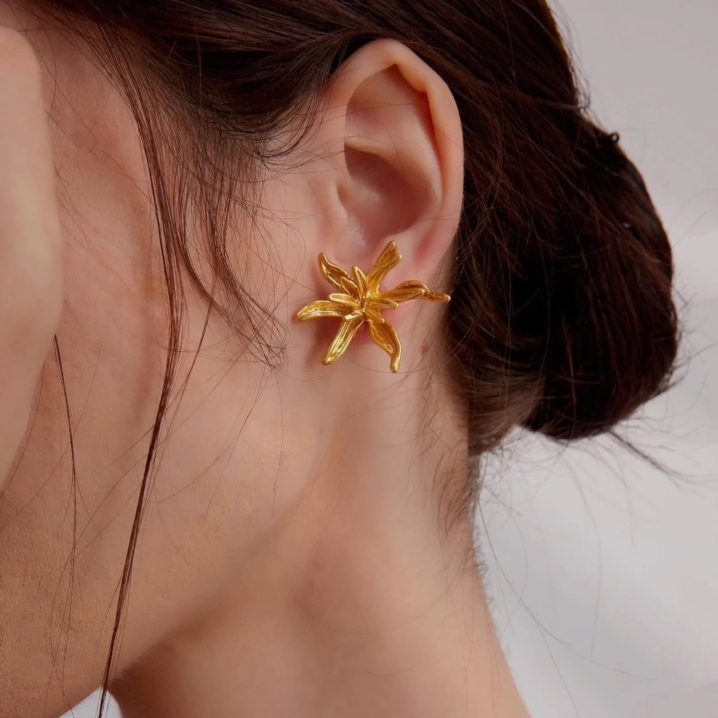 Golden Floral Studs - Emberil