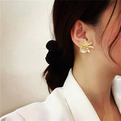 Golden Floral Studs - Emberil