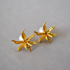 Golden Floral Studs - Emberil