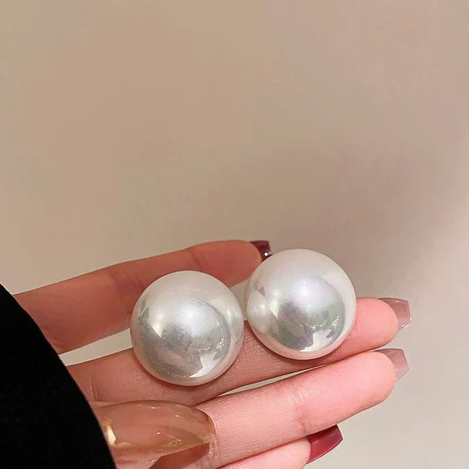 Breeze of Ocean Round Pearl Studs - Emberil